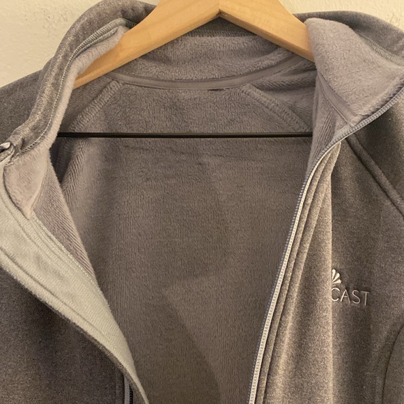 North Face with a Comcast Logo - super soft plush - size medium / small - Picture 10 of 10